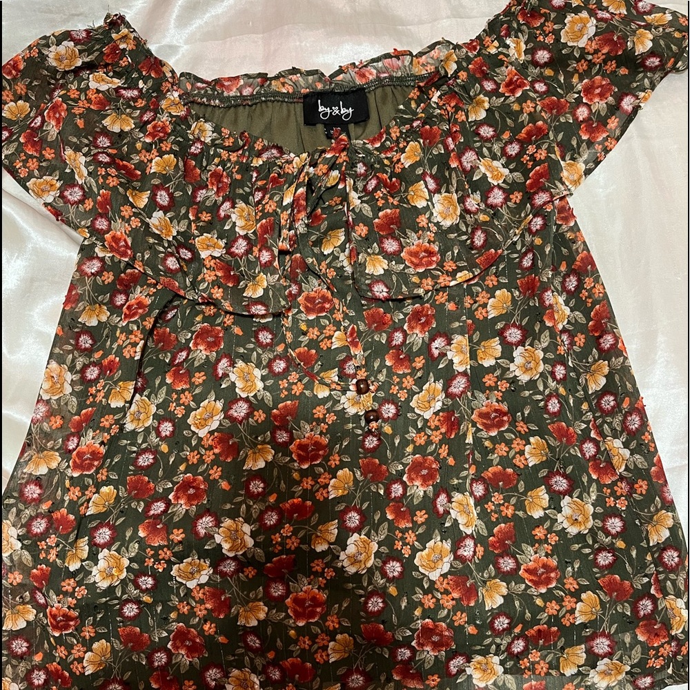flower top could be worn off the shoulders